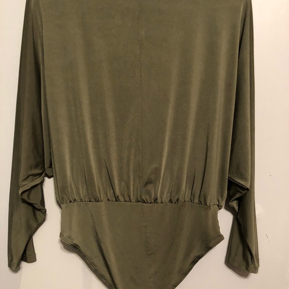 Green body suit size medium - Picture 2 of 3
